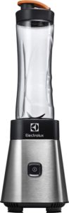 Electrolux ESB2500 Sportsblender è un mini frullatore dotato di un motore da 300 W.