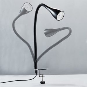 La B.K.Licht GU10 è una lampada da scrivania dal corpo flessibile dotata di morsetto a vite per essere agganciata al tavolo.