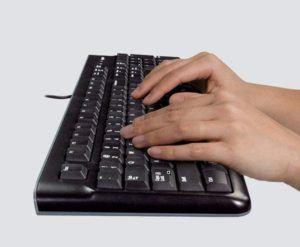 La tastiera Logitech K120 USB a membrana è ideale per il lavoro e il tempo libero.