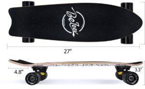 BELEEV propone uno skateboard di tipo cruiser di dimensioni classiche.