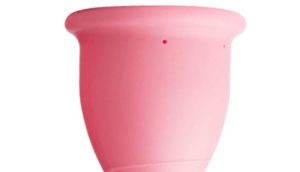 Rainbow Cup S è una coppetta mestruale per donne dal flusso medio-leggero.