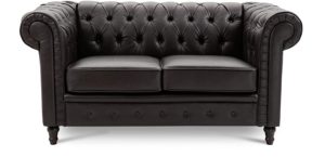 Il divano Chesterfield di Homcom è bello da vedere, robusto e anche comodo.