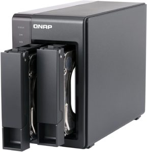QNAP TS-251+-2G è un NAS a 2 slot senza dischi inclusi in grado di trascodificare video in full HD anche offline.