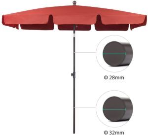 Questo modello classico di ombrellone a palo centrale pesa solo 3 kg.