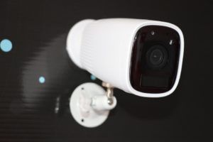 migliori kit videosorveglianza: telecamera parte di un kit di sorveglianza